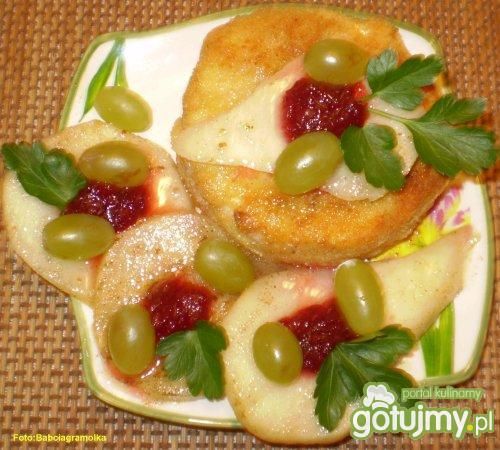 Camembert smażony z gruszkami Camembert smażony z gruszkami