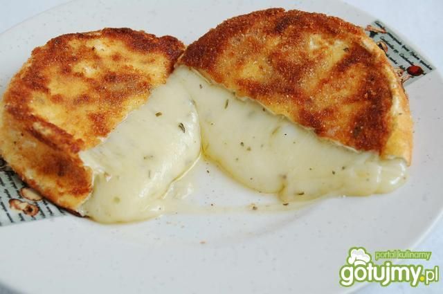 Camembert w panierce.