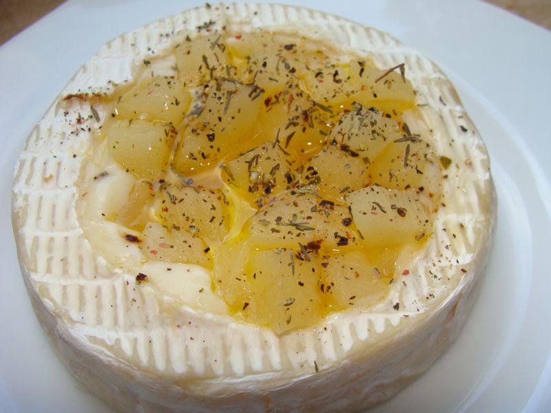 Camembert z ananasem Camembert z ananasem