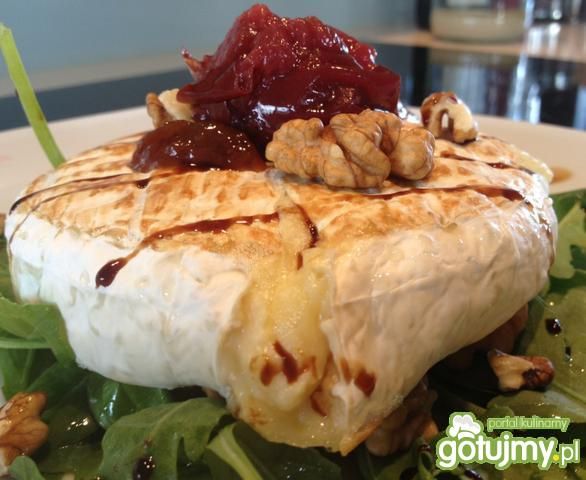 Camembert z grilla. Camembert z grilla.