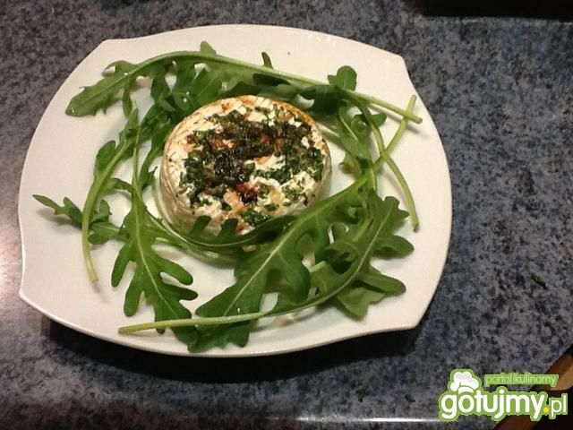 Camembert z grilla z rukulą Camembert z grilla z rukulą