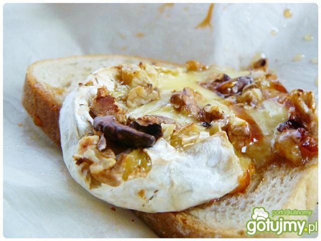 Camembert z miodem i orzechami Camembert z miodem i orzechami
