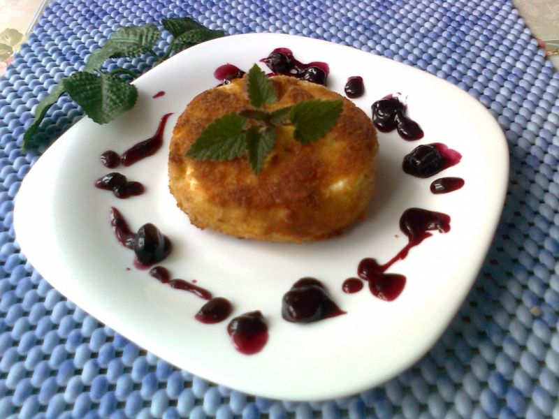 Camembert z sosem porzeczkowo- żurawinowym Camembert z sosem porzeczkowo- żurawinowym