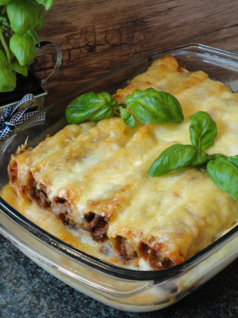 Cannelloni z mięsem i grzybami pod beszamelem 