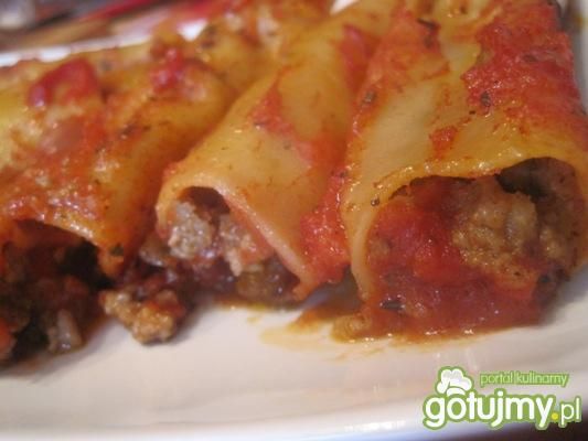 Canneloni z mięsem w sosie pomidorowym Canneloni z mięsem w sosie pomidorowym