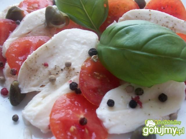 Capres z kaparkami i kolorowym pieprzem