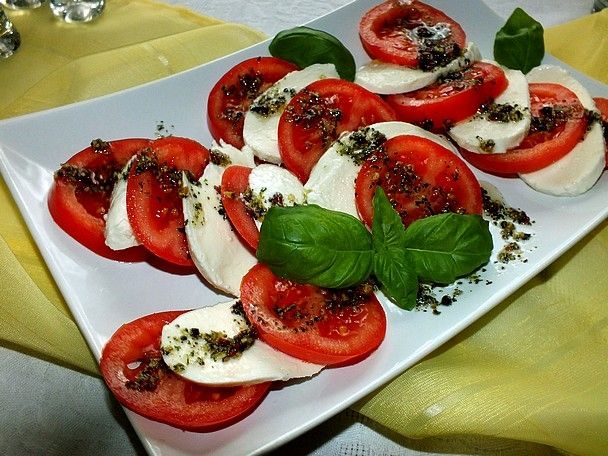 Caprese - włoska przekąska Caprese - włoska przekąska