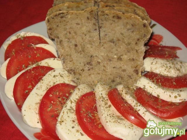 Caprese z suszonymi ziołami
