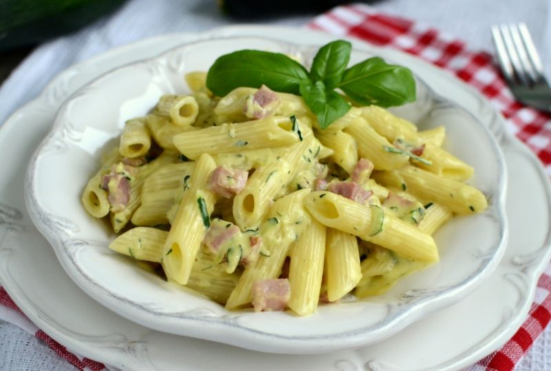Carbonara z cukinią i szynką Carbonara z cukinią i szynką