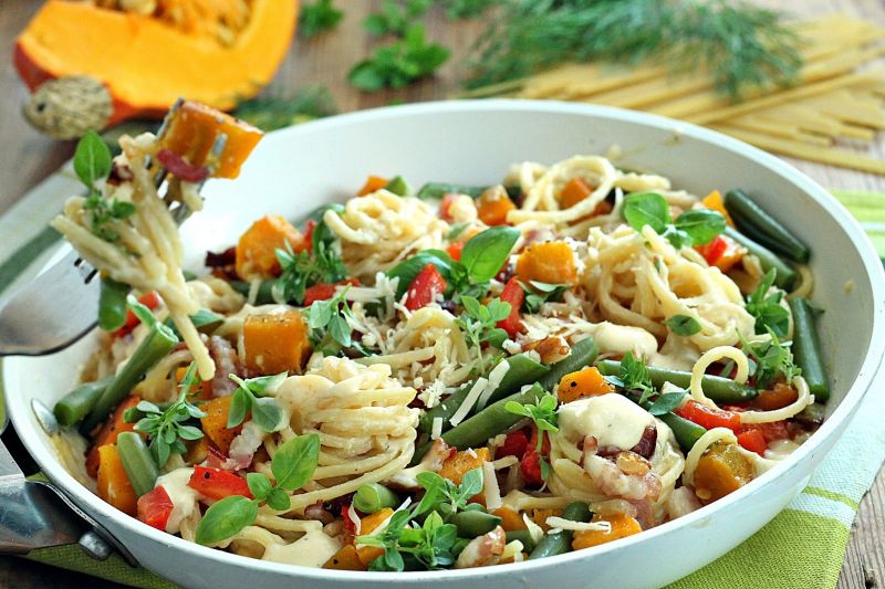 Carbonara z dynią i fasolką