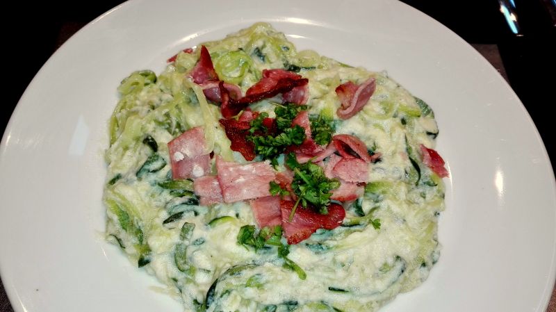 Carbonara z makaronem z cukinii Carbonara z makaronem z cukinii