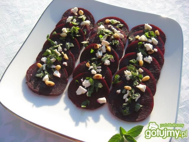 Carpaccio z pieczonych buraczków z fetą  Carpaccio z pieczonych buraczków z fetą