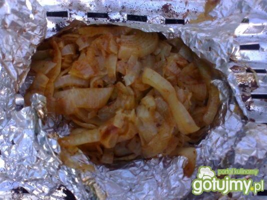 Cebula duszona na grillu  Cebula duszona na grillu