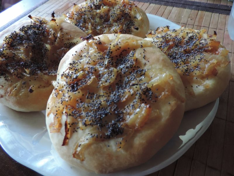 Cebulaczki z makiem i kminkiem