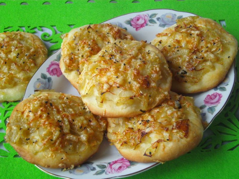 Cebularze z czarnuszką