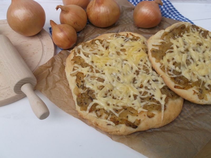 Cebularze z serem żółtym Cebularze z serem żółtym