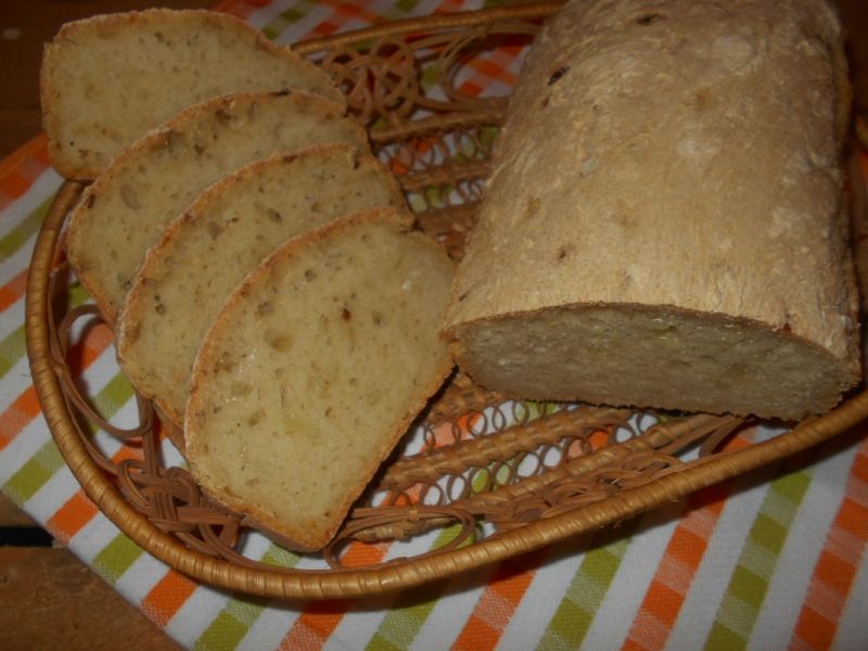 Cebulowy chleb z kaszą kukurydzianą