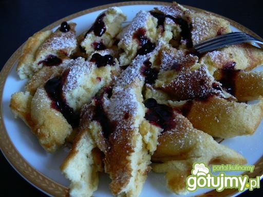 Cesarski omlet z konfiturą jagodową Cesarski omlet z konfiturą jagodową