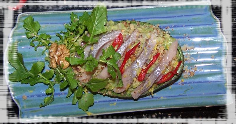 Ceviche śledziowe w awokado Ceviche śledziowe w awokado
