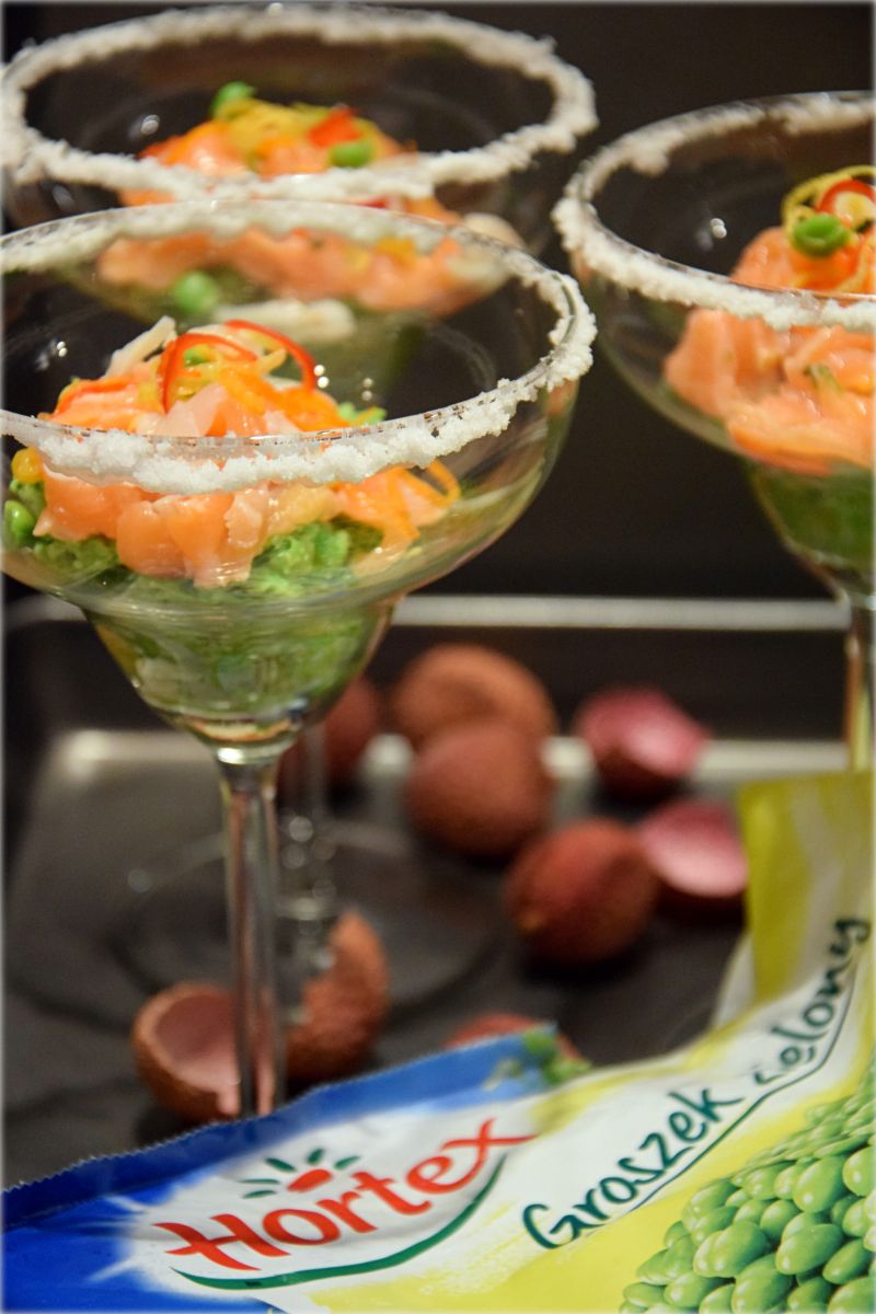 Ceviche z łososia na tapenadzie z groszku
