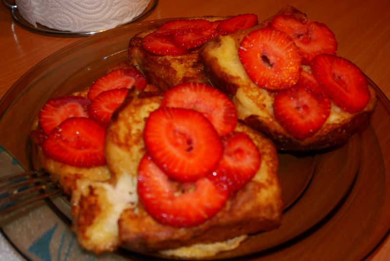 Chałka z truskawkami Chałka z truskawkami