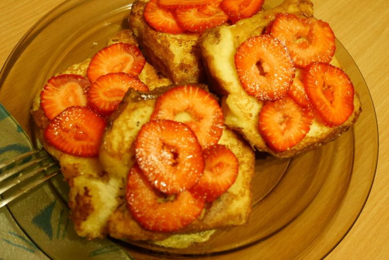 Chałka z truskawkami Chałka z truskawkami