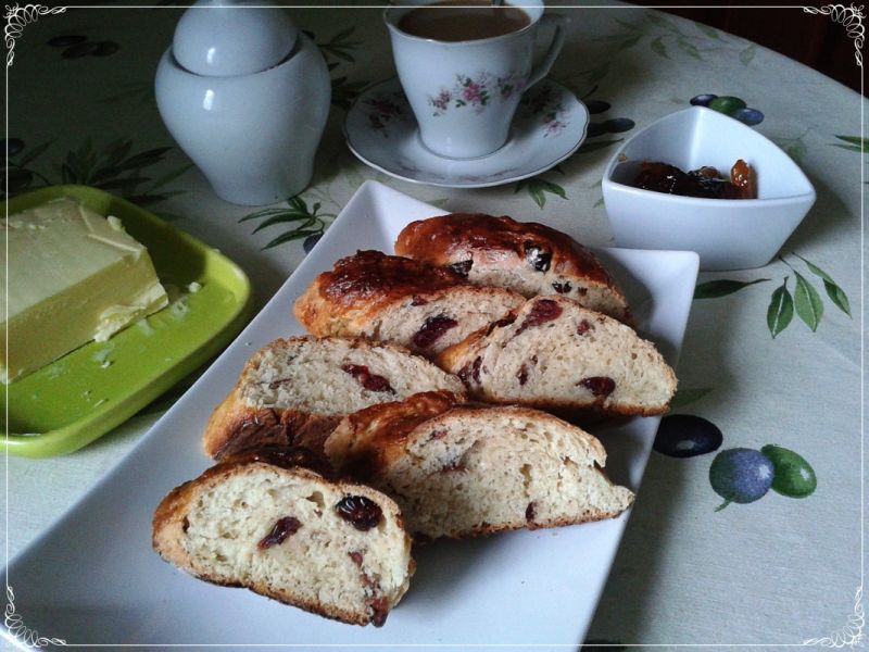 Chałka z żurawiną i nutką gałki