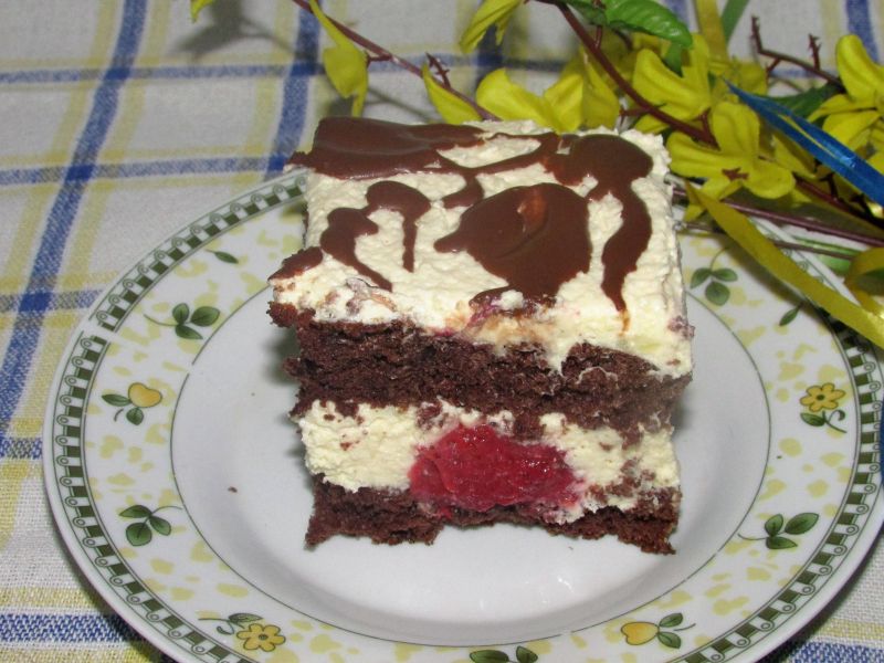 Chałwowiec z truskawkami 