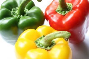 Chiles Rellenos z farszem serowym Chiles Rellenos z farszem serowym