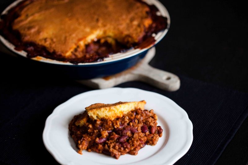 Chilli con carne pod ciastem kukurydzianym Chilli con carne pod ciastem kukurydzianym