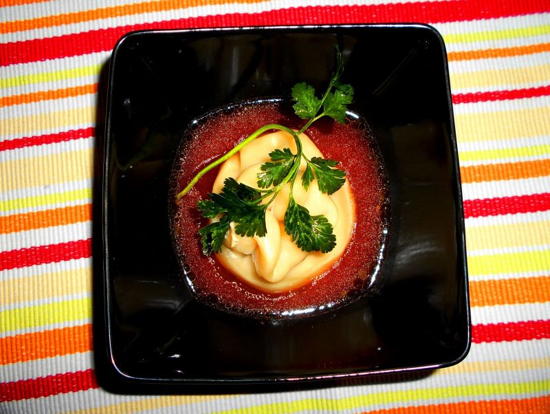 Chinkali z wywarem z gęsi Chinkali z wywarem z gęsi