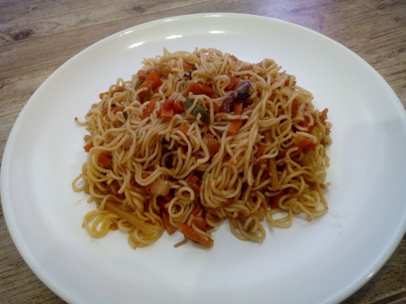 Chiński makaron z warzywami