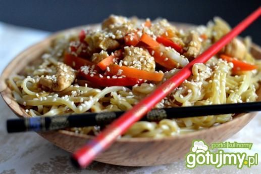 Chińszczyzna z makaronem mie Chińszczyzna z makaronem mie