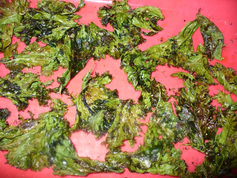 Chipsy z jarmużu pieczone w piekarniku