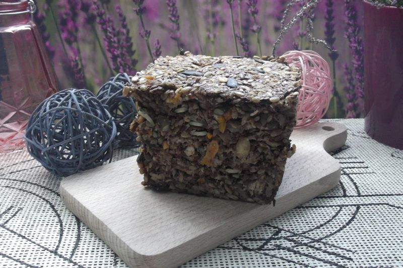 Chleb bez mąki z suszoną morelą Chleb bez mąki z suszoną morelą