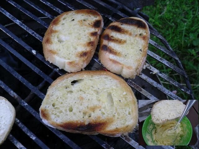 Chleb czosnkowy z grila Chleb czosnkowy z grila