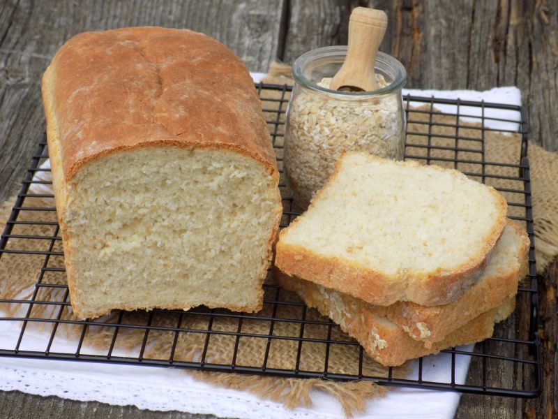 Chleb drożdżowy z kaszą manną i płatkami owsianymi