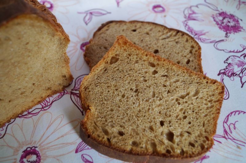 Chleb drożdżowy z piwem i melasą Chleb drożdżowy z piwem i melasą
