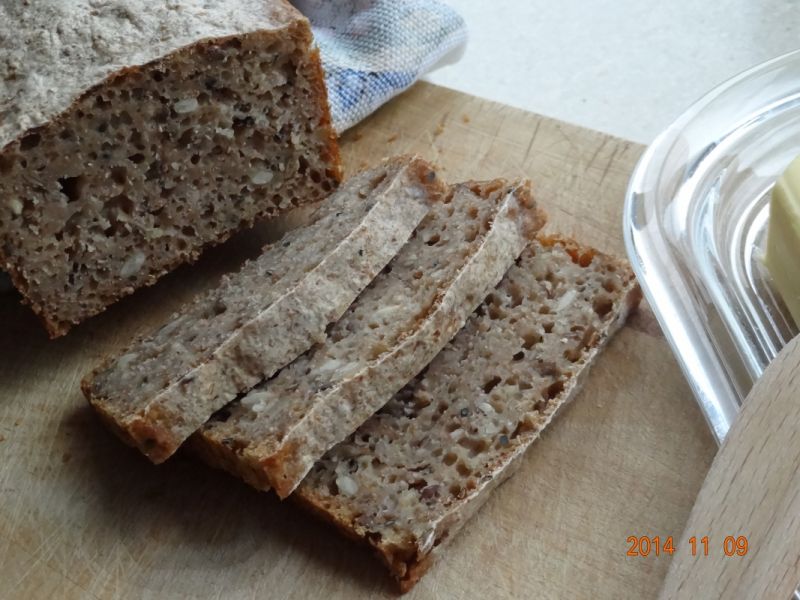 Chleb na zakwasie z płatkami jaglanymi i owsianymi