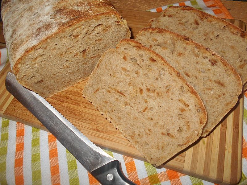 Chleb na zakwasie ze smażoną cebulką Chleb na zakwasie ze smażoną cebulką