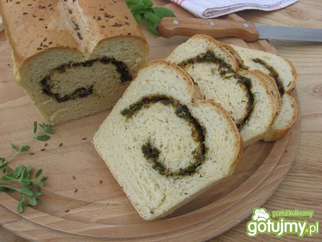 Chleb nadziewany świeżymi ziołami Chleb nadziewany świeżymi ziołami