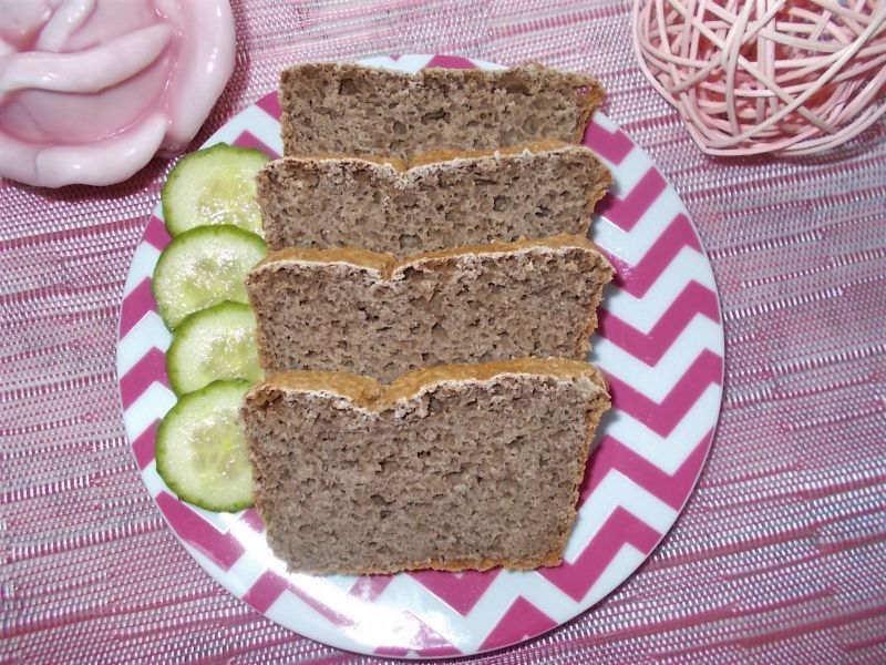 Chleb orkiszowo-gryczany na wodzie kokosowej