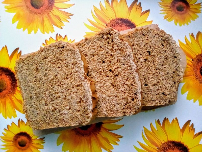 Chleb orkiszowo - kukurydziano - orzechowy z chia  Chleb orkiszowo - kukurydziano - orzechowy z chia