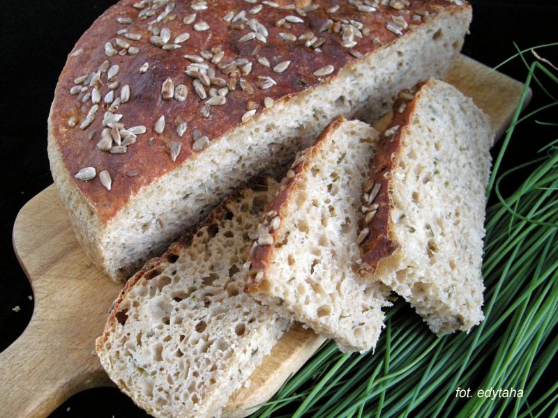 Chleb orkiszowo ziemniaczany ze szczypiorkiem Chleb orkiszowo ziemniaczany ze szczypiorkiem