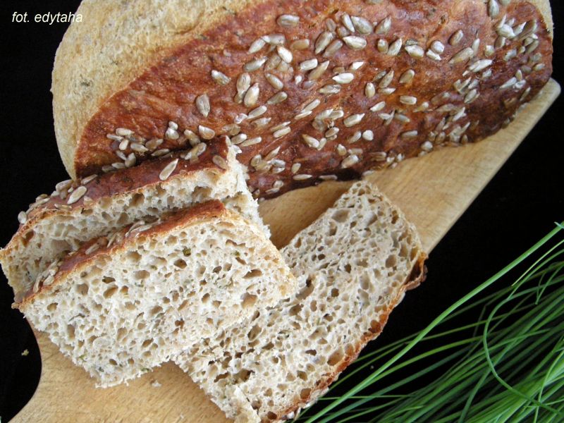 Chleb orkiszowo ziemniaczany ze szczypiorkiem Chleb orkiszowo ziemniaczany ze szczypiorkiem
