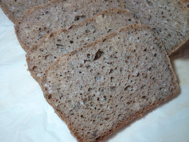 Chleb orkiszowy z kaszą jęczmienną