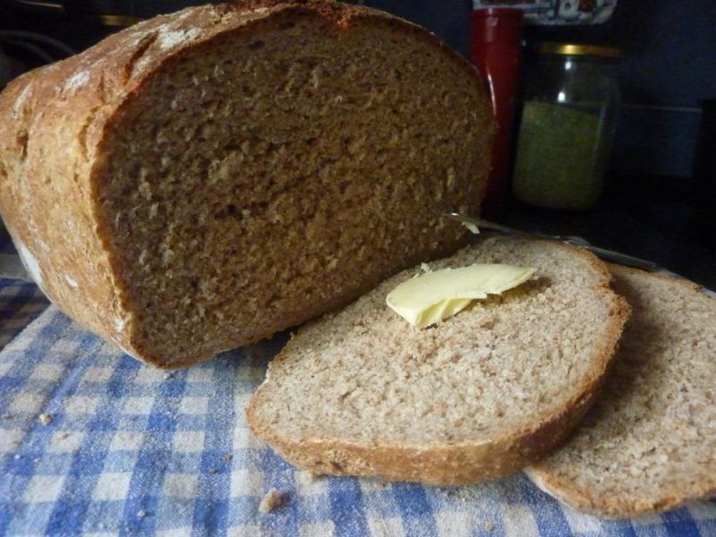 Chleb pieczony w naczyniu żaroodpornym