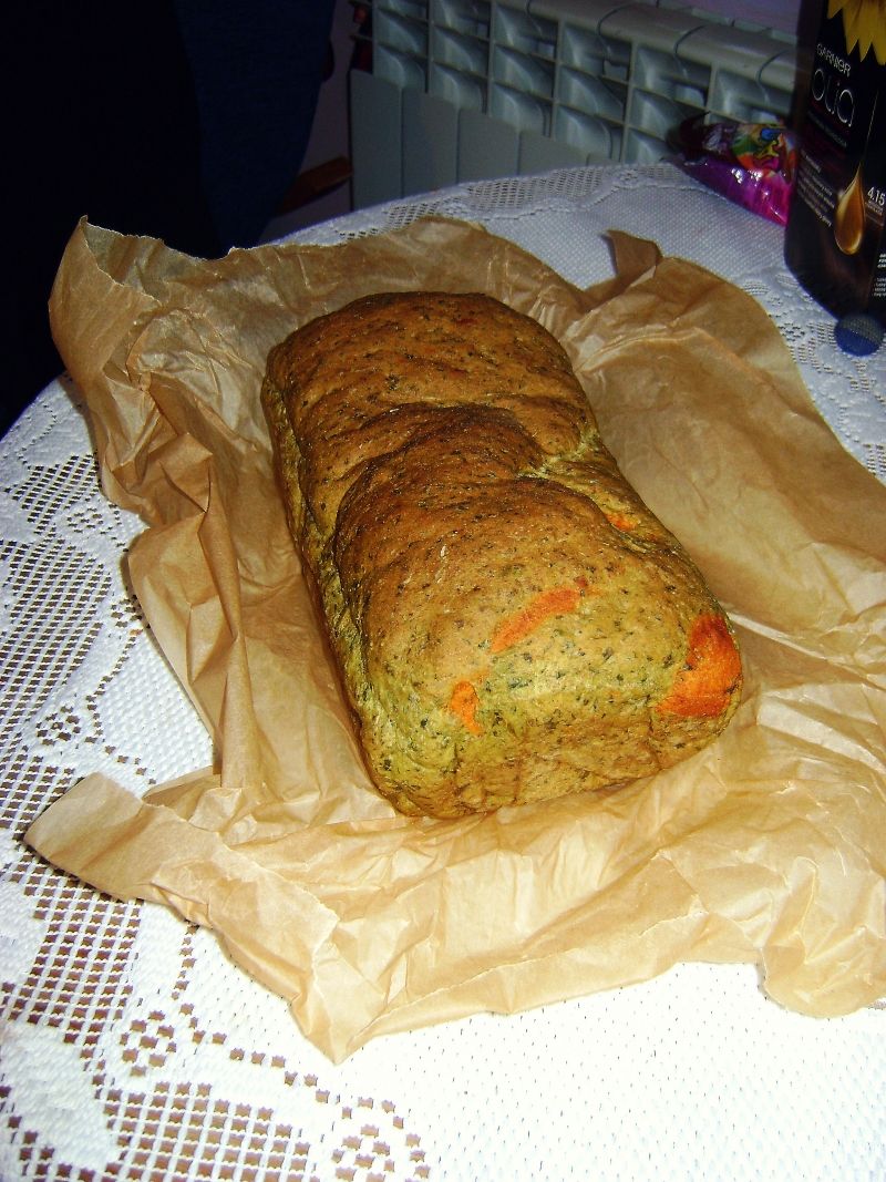 Chleb pomidorowo-szpinakowo-bazyliowy Chleb pomidorowo-szpinakowo-bazyliowy