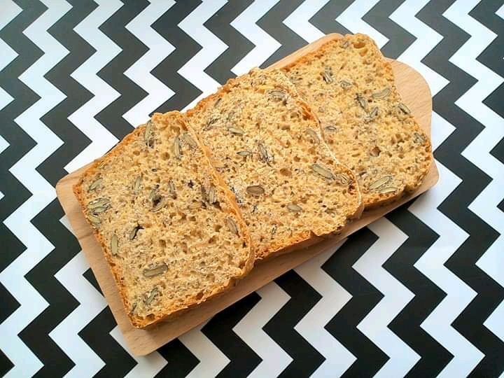 Chleb pszenno - ciecierzycowy z pestkami dyni