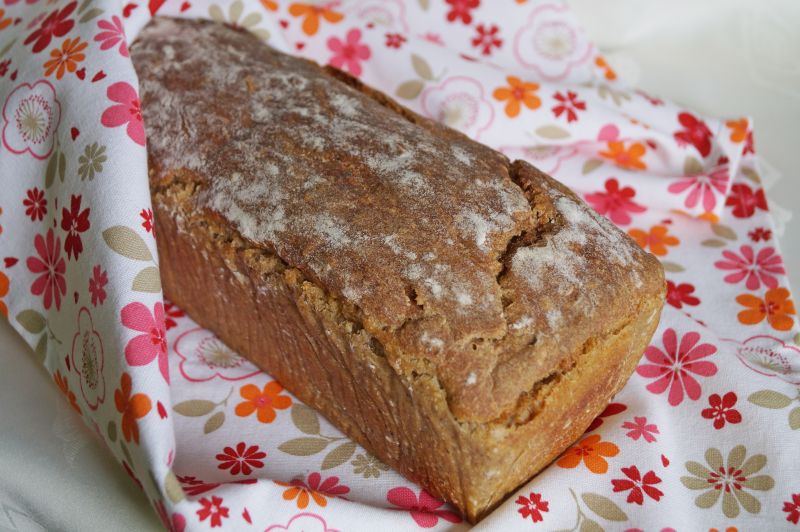 Chleb pszenno-żytni z błonnikiem na zakwasie